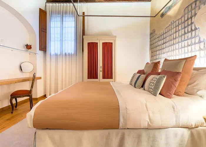 The Florence Tornabuoni Palace Boutique Apartments